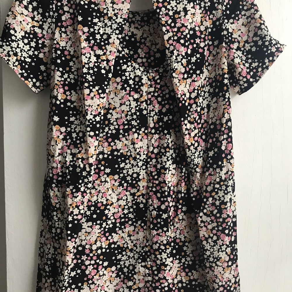 Ditsy floral print dress with keyhole back